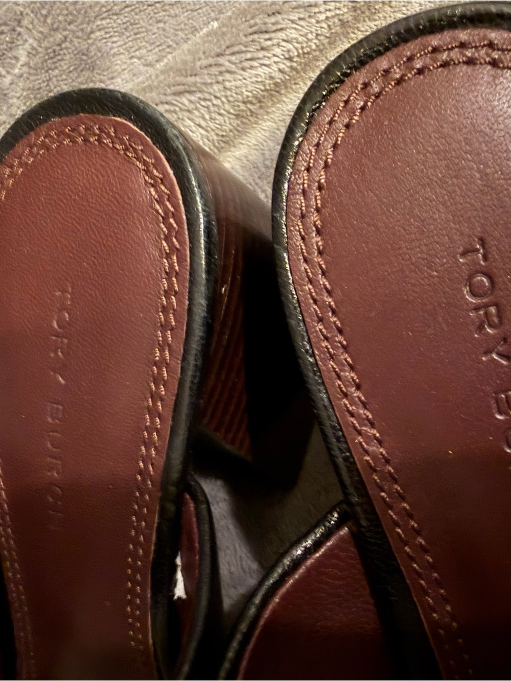 Tory Burch Black Leather Loafers with Gold Chain and Brown Enamel Plaque - Picture 4 of 10